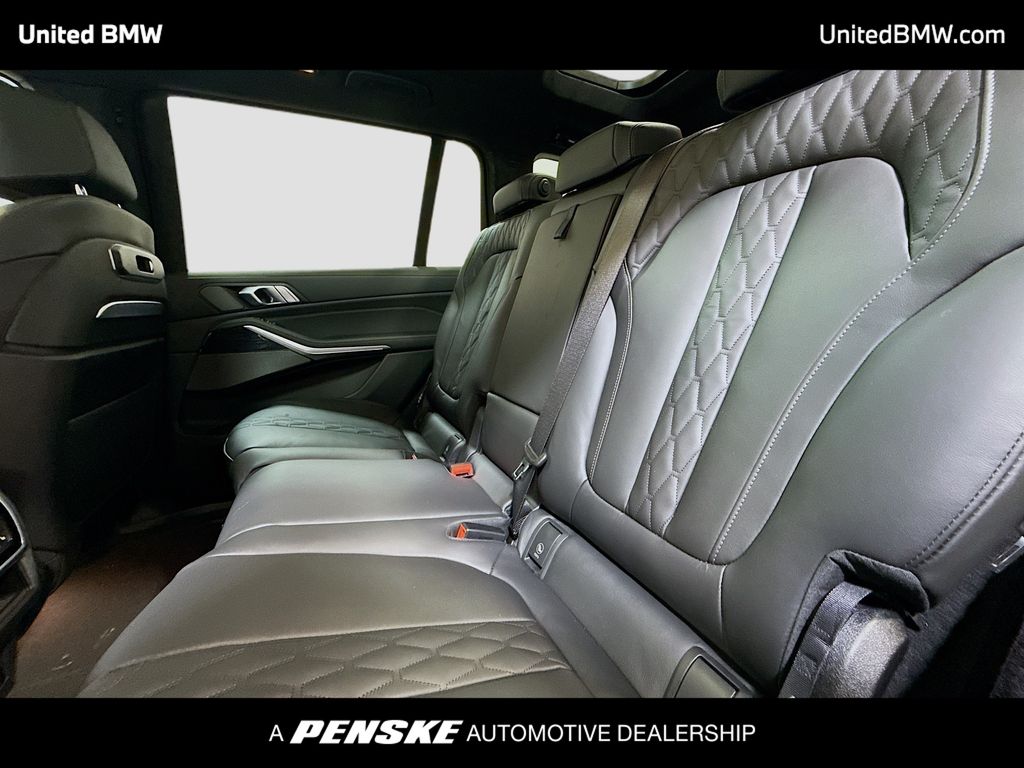 Thumbnail: 2027 BMW X7 - 13