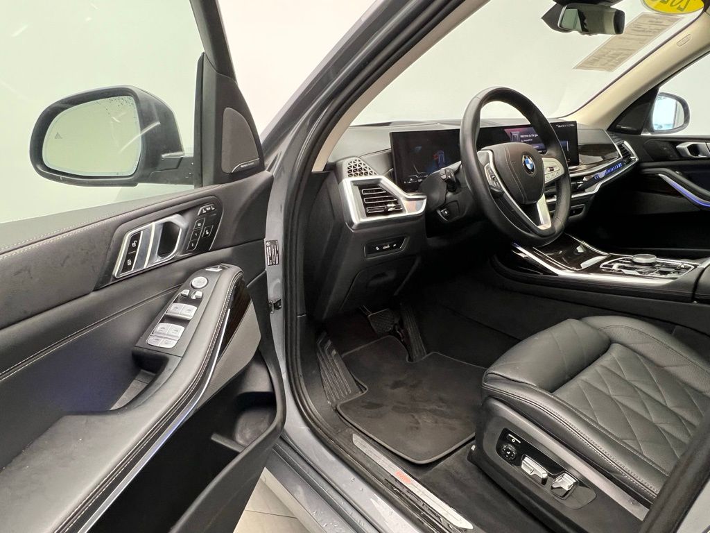 Thumbnail: 2025 BMW X7 - 23