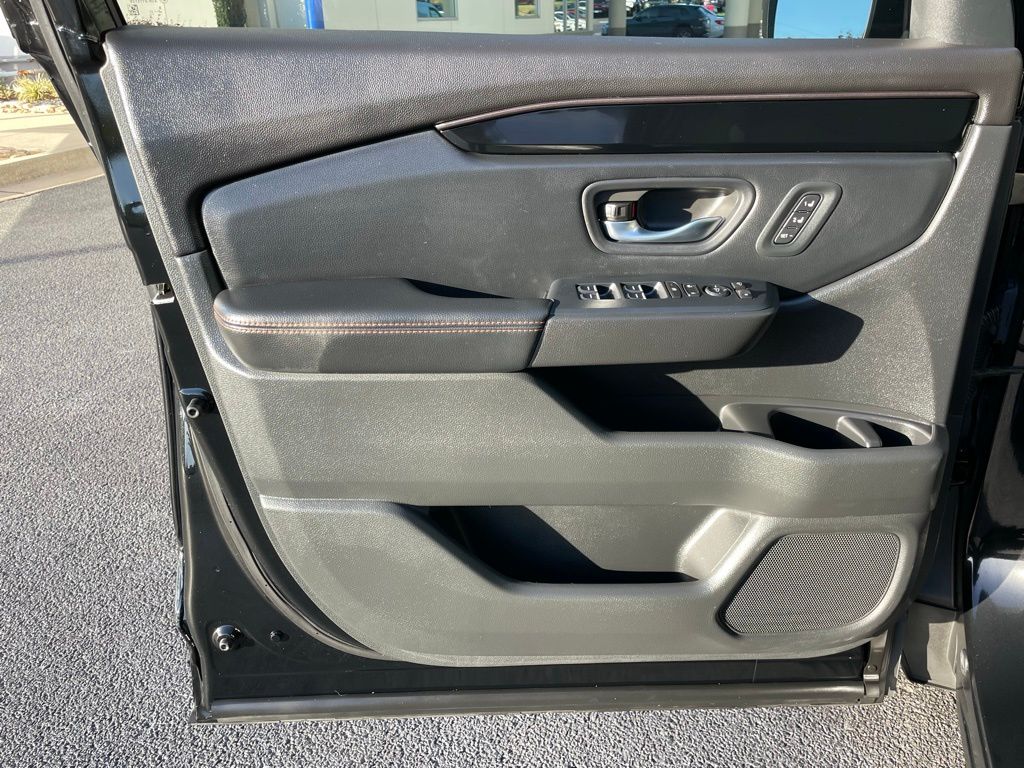 Thumbnail: 2023 Honda Pilot - 25