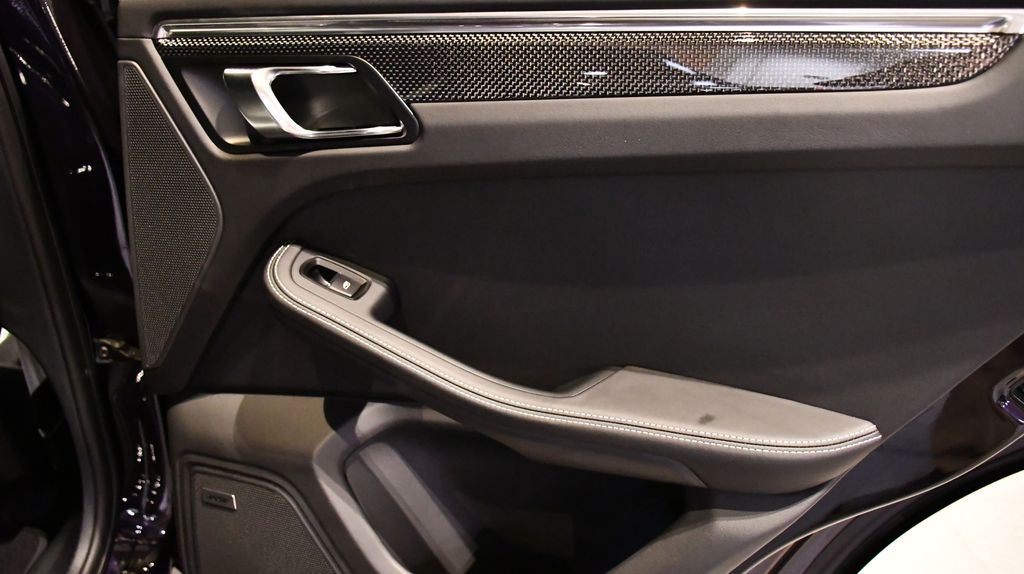 Thumbnail: 2026 Porsche Macan - 29