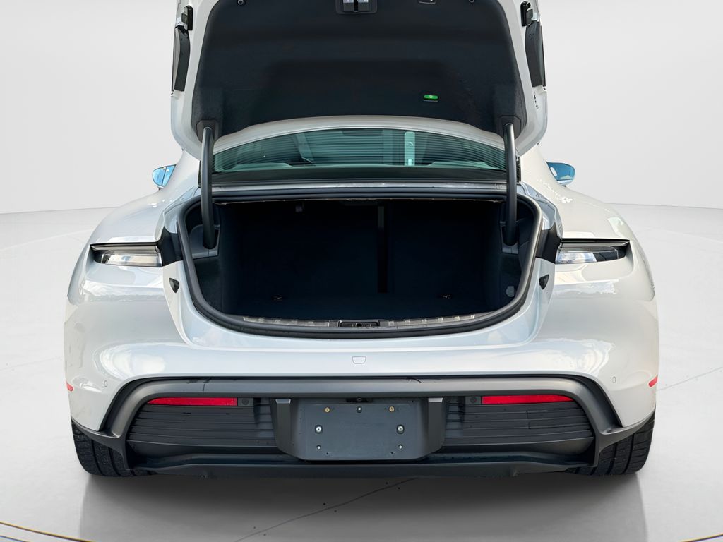 Certified Used 2022  Porsche  image 19