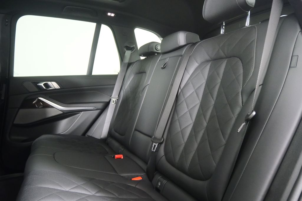 Thumbnail: 2026 BMW X5 - 15