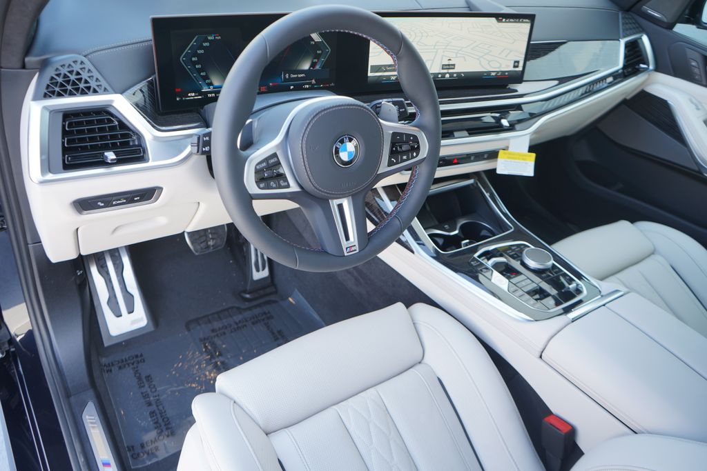 2025 BMW X7 M60i 12