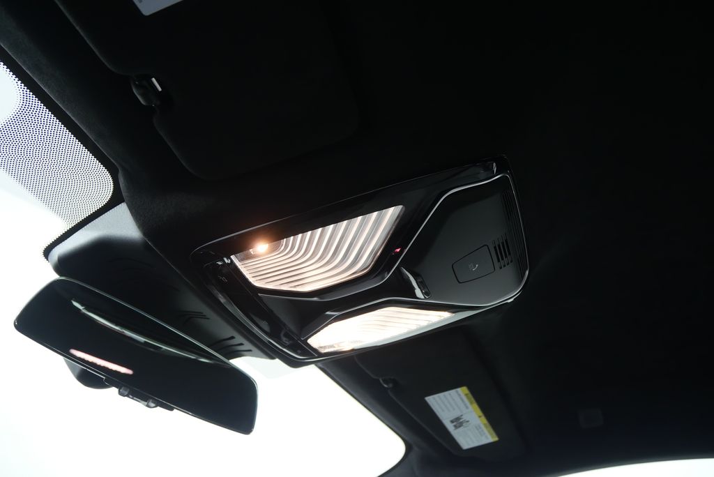 Thumbnail: 2025 BMW M8 - 24