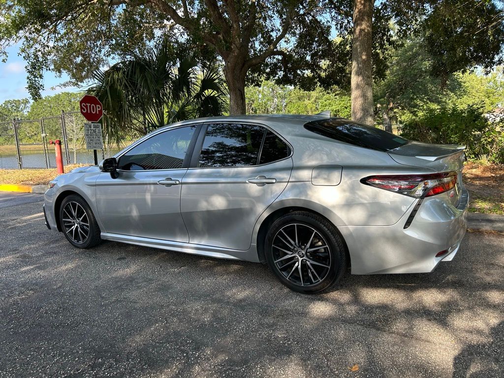 2021 Toyota Camry SE 3