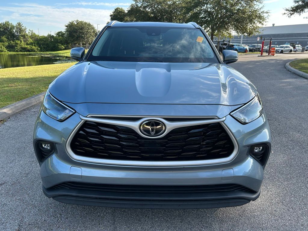 Thumbnail: 2022 Toyota Highlander - 8