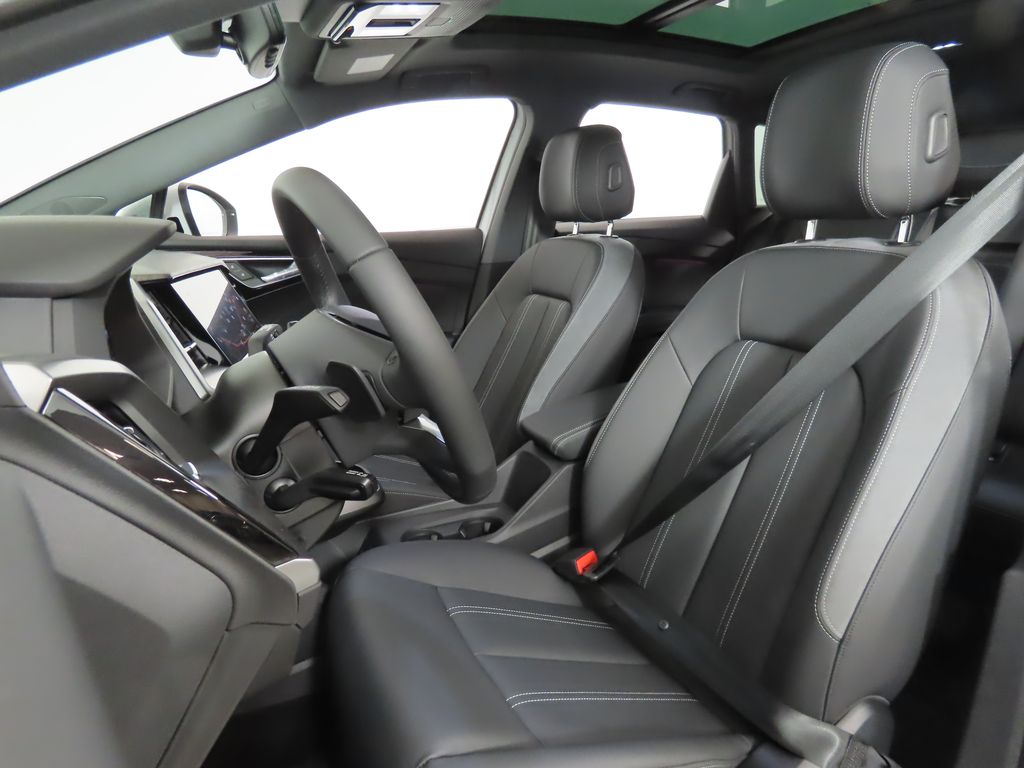 Thumbnail: 2025 Audi Q4 e-tron - 31