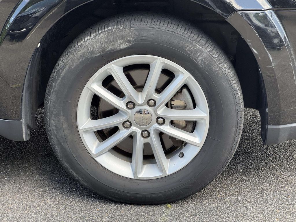 Used 2014 Black Dodge SXT image 11