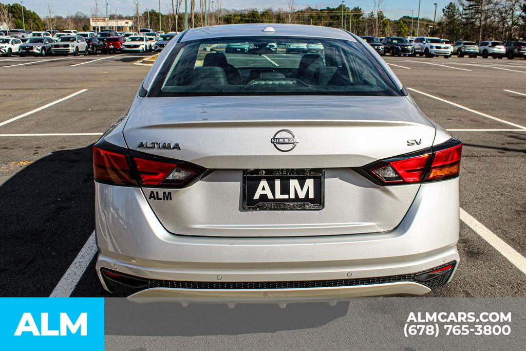 Used 2024 Silver Nissan 2.5 SV image 11