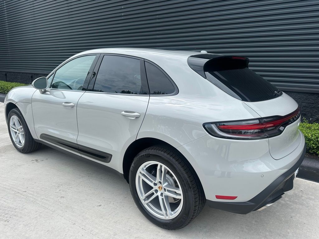 Thumbnail: 2026 Porsche Macan - 3
