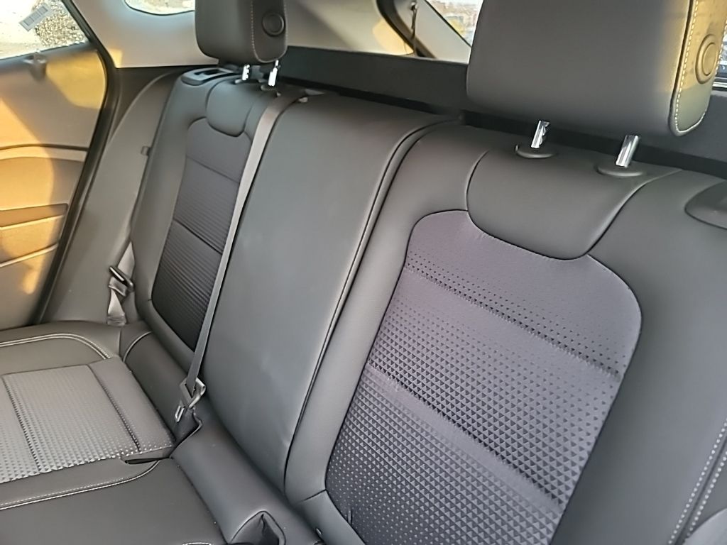 2025 Chevrolet Trax LT photo 4