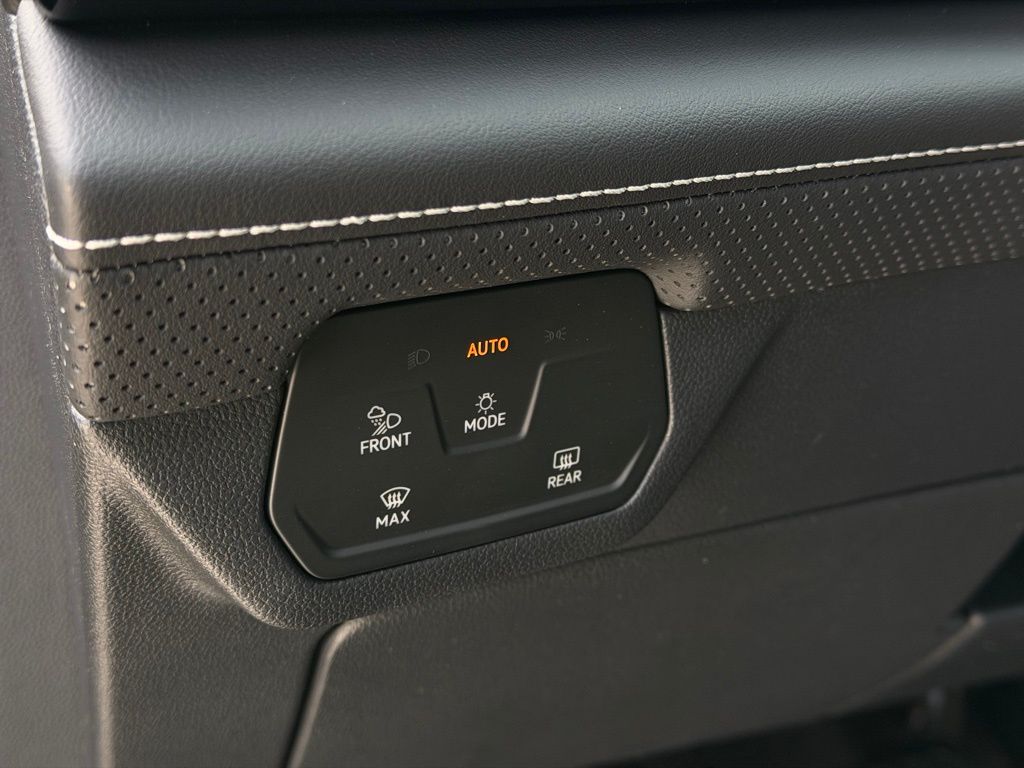 New 2026 Black Volkswagen 2.0T SE w/Technology image 20