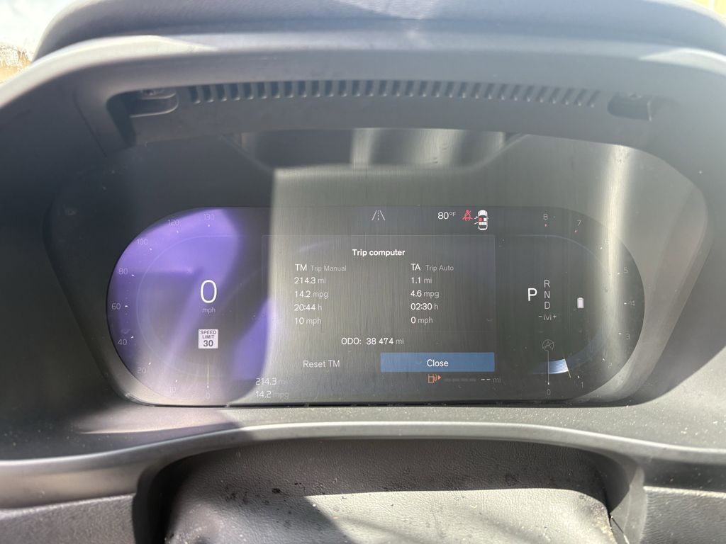 Used 2023 Crystal White Volvo B5 Plus Dark Theme image 18