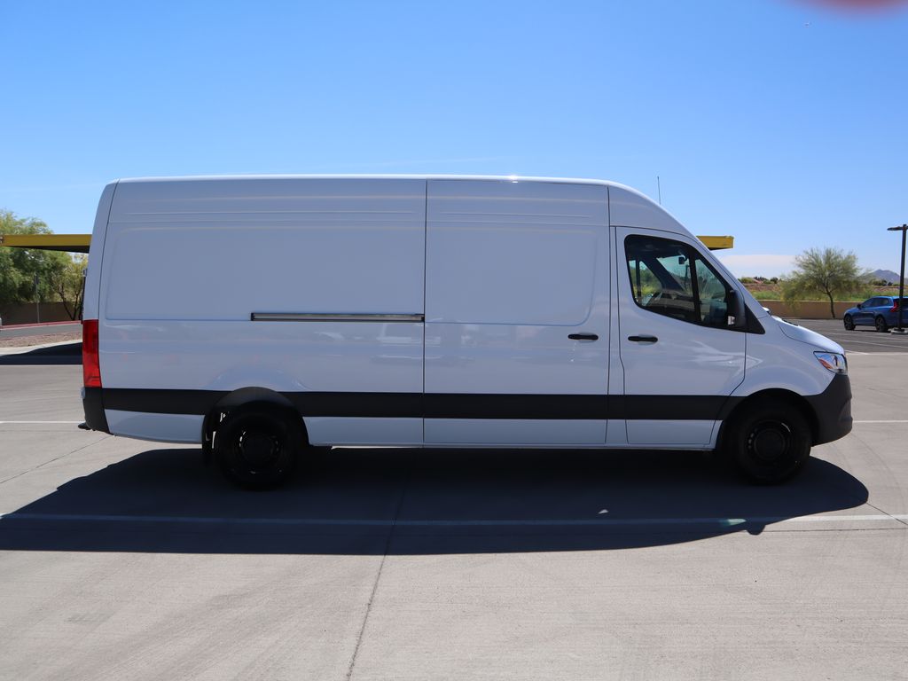 Thumbnail: 2025 Mercedes-Benz Sprinter - 4
