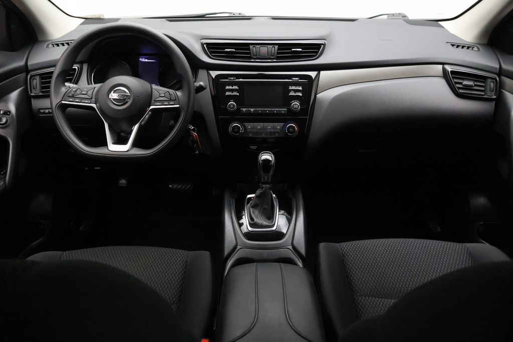 Thumbnail: 2018 Nissan Rogue Sport - 24