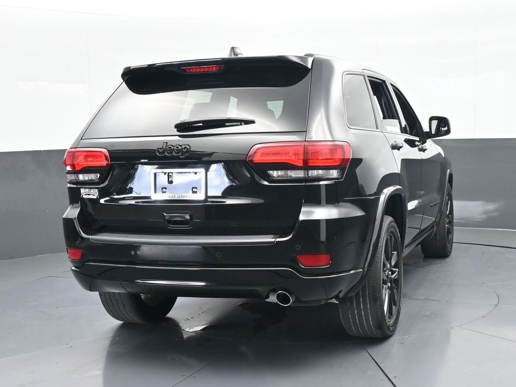 Used 2020 Diamond Black Crystal Pearlcoat Jeep Altitude image 5