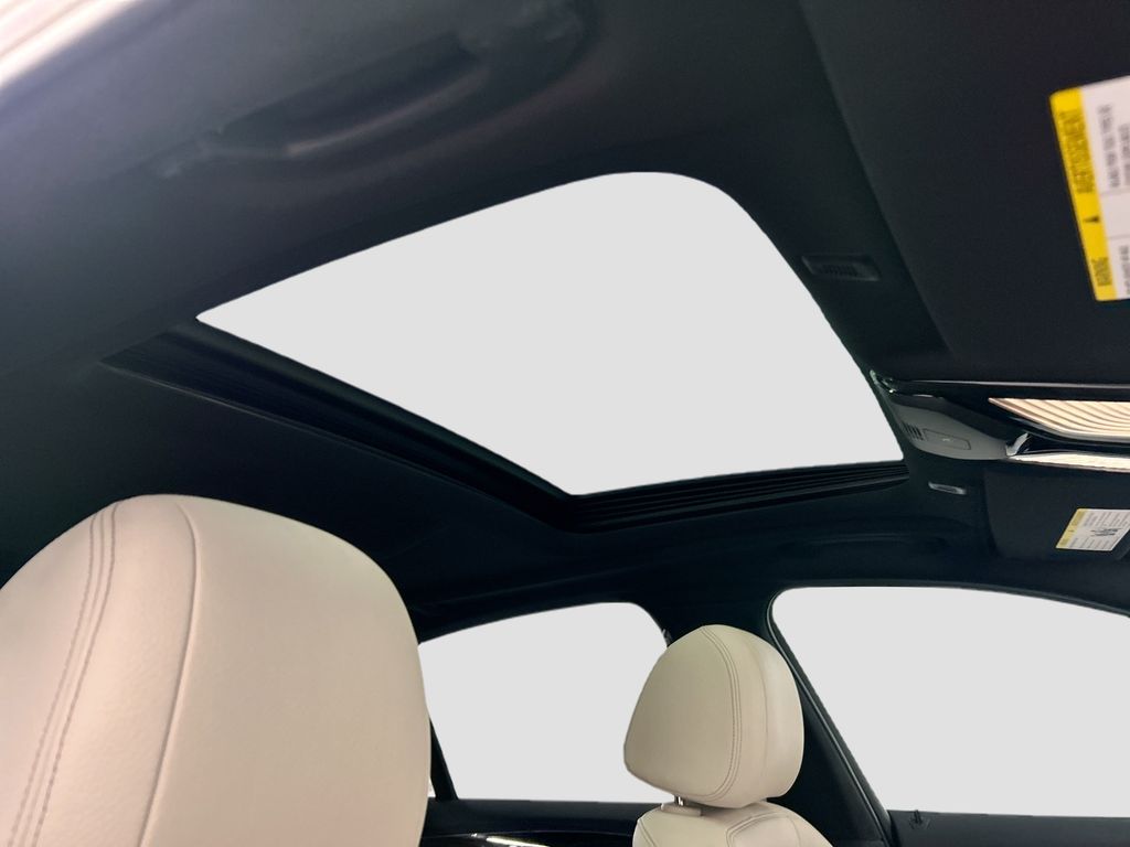 Thumbnail: 2022 BMW 5 Series - 17