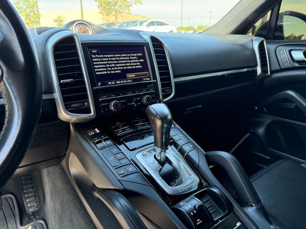 Thumbnail: 2016 Porsche Cayenne - 10