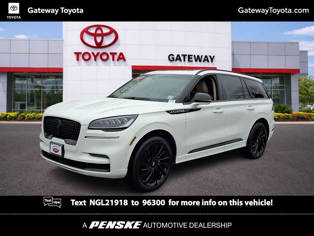 Thumbnail: 2022 Lincoln Aviator - 1