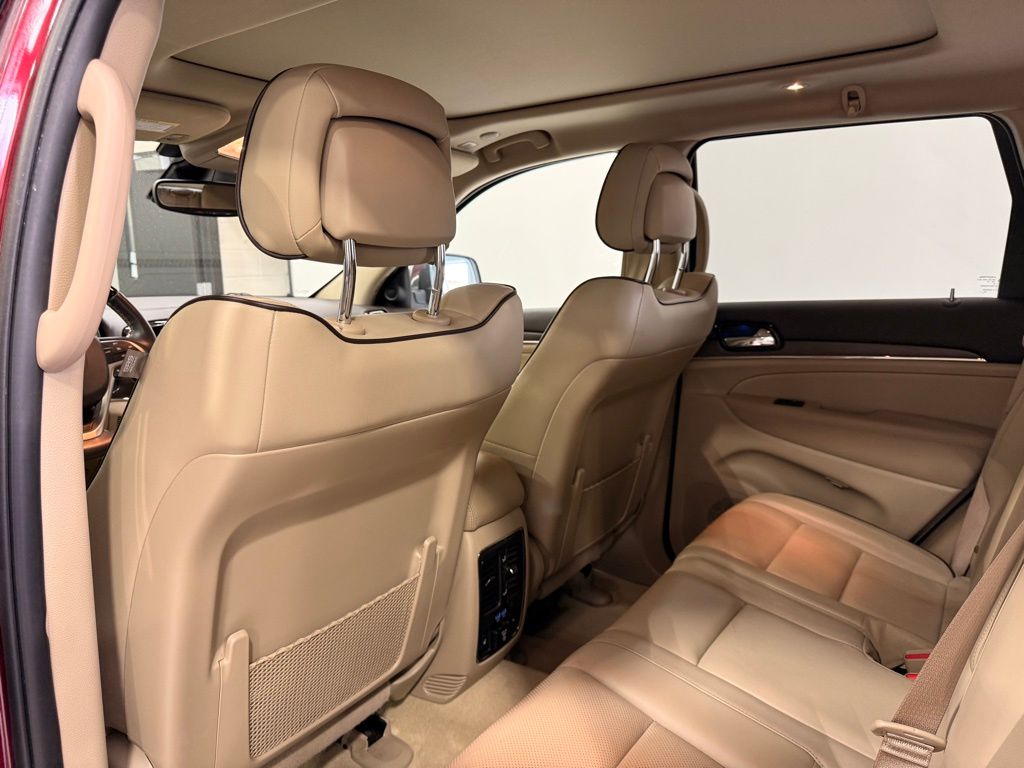 Thumbnail: 2021 Jeep Grand Cherokee - 21