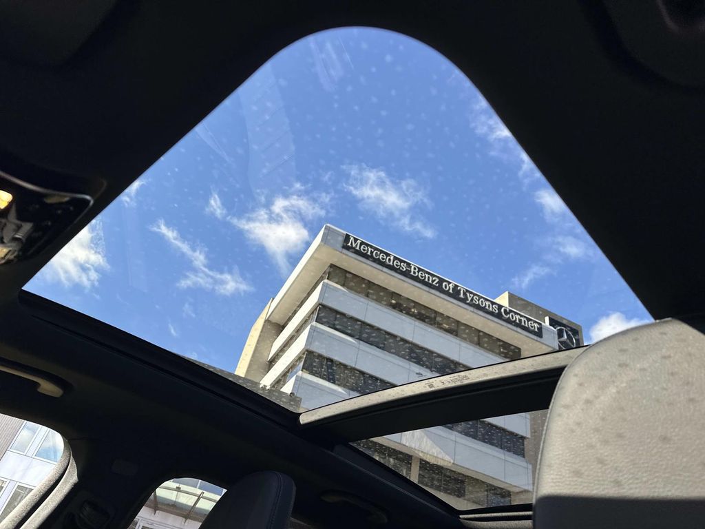 Thumbnail: 2025 Mercedes-Benz GLC - 32