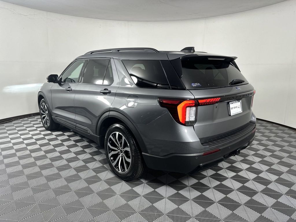 2025 Ford Explorer ST-Line 5