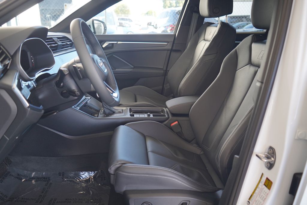 Thumbnail: 2025 Audi Q3 - 6