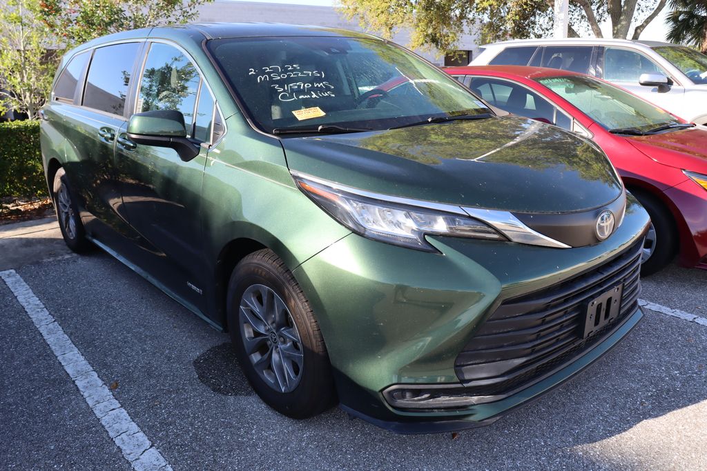 2021 Toyota Sienna LE 6