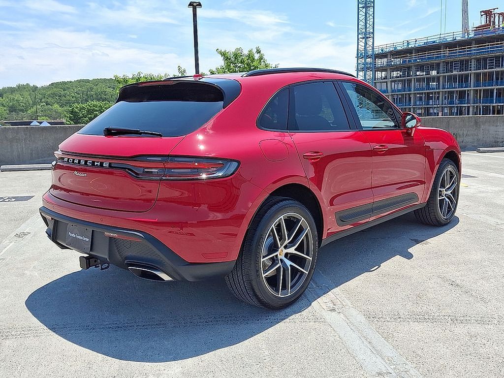 Thumbnail: 2025 Porsche Macan - 8