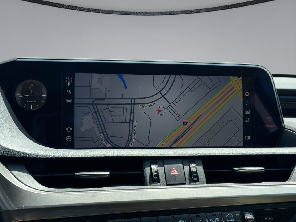 Thumbnail: 2020 Lexus ES - 22