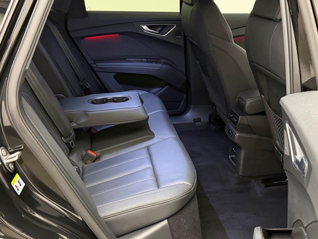 Thumbnail: 2022 Audi Q4 e-tron - 24