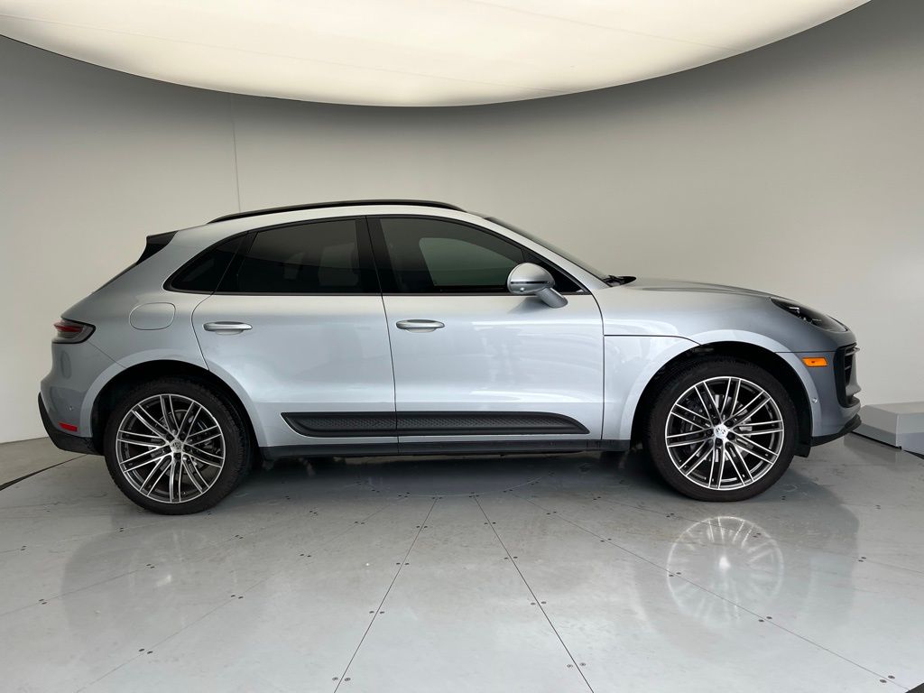 Thumbnail: 2024 Porsche Macan - 25