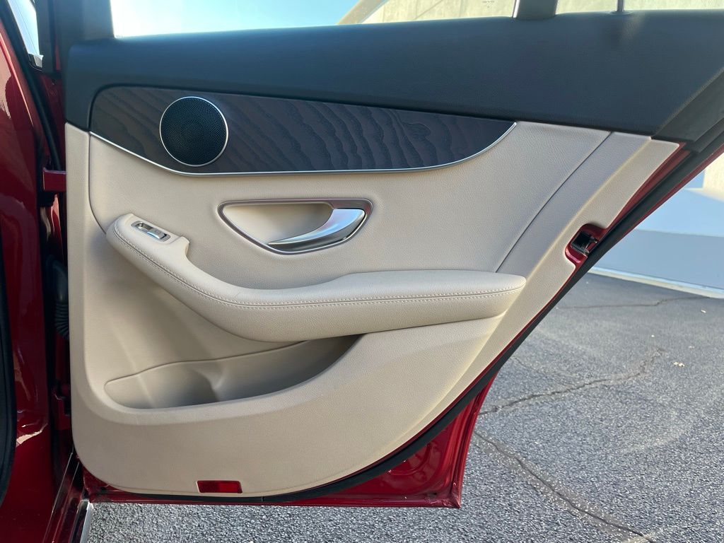 Thumbnail: 2021 Mercedes-Benz C-Class - 32