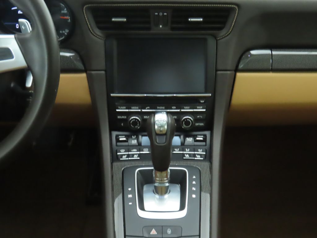 Thumbnail: 2016 Porsche 911 - 14