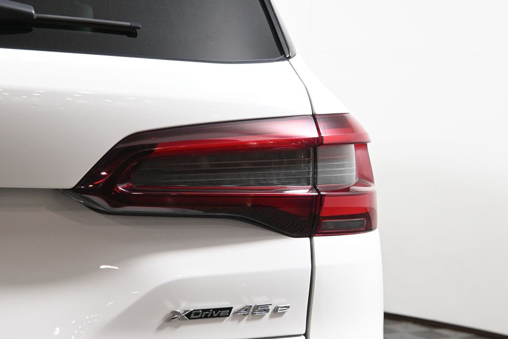 Thumbnail: 2023 BMW X5 - 13