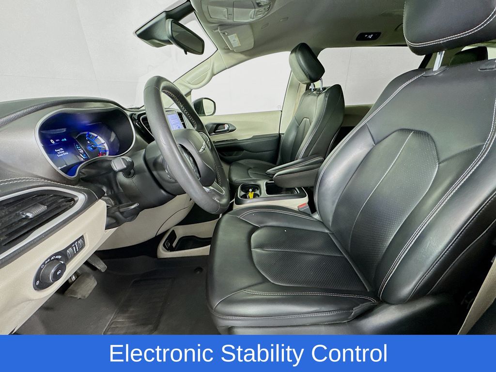 Used Car 2023 Chrysler Pacifica Hybrid  Touring L For Sale Under $25,000 In Austin, Texas