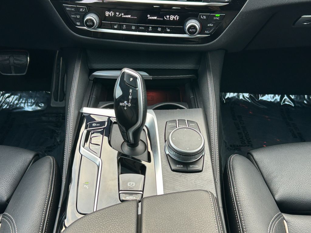 Thumbnail: 2022 BMW 5 Series - 26