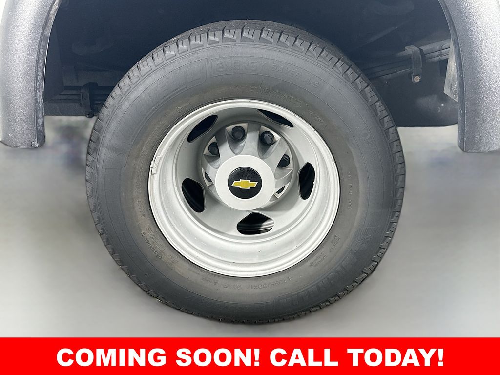 Used 2022 White Chevrolet Work Truck image 33