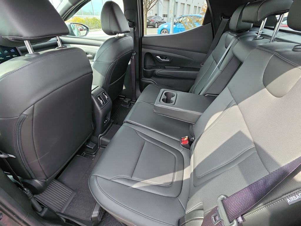 Used 2025 Green Hyundai SEL image 6