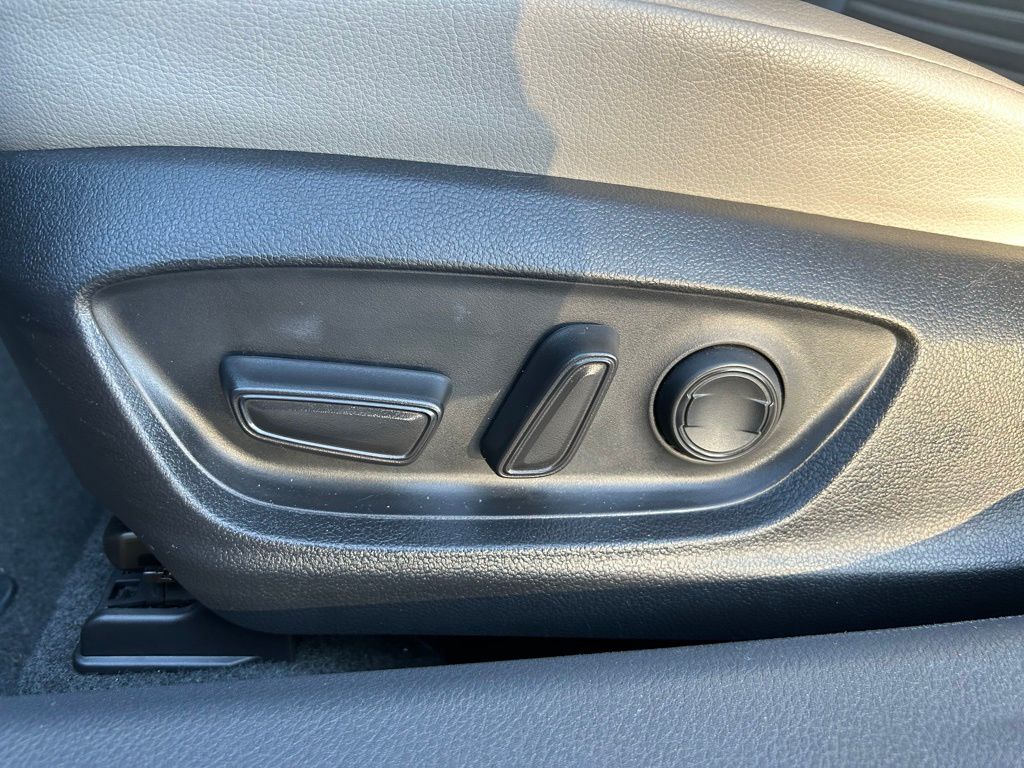 2023 Toyota Camry SE 15