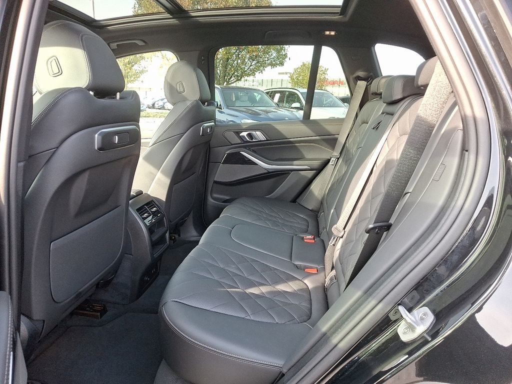 Thumbnail: 2026 BMW X5 - 10