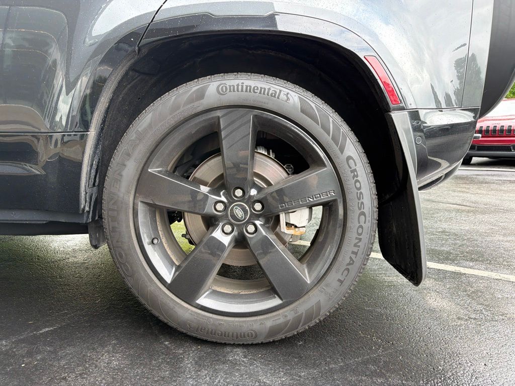 Certified Used 2025 Gray Land Rover X-Dynamic SE image 23