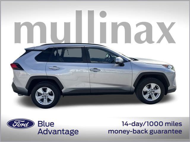 Used 2021 Toyota RAV4 XLE with VIN 2T3W1RFV1MC108063 for sale in Lake Park, FL