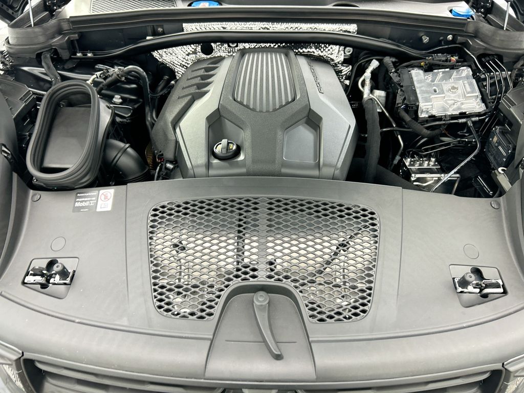 Thumbnail: 2026 Porsche Macan - 30