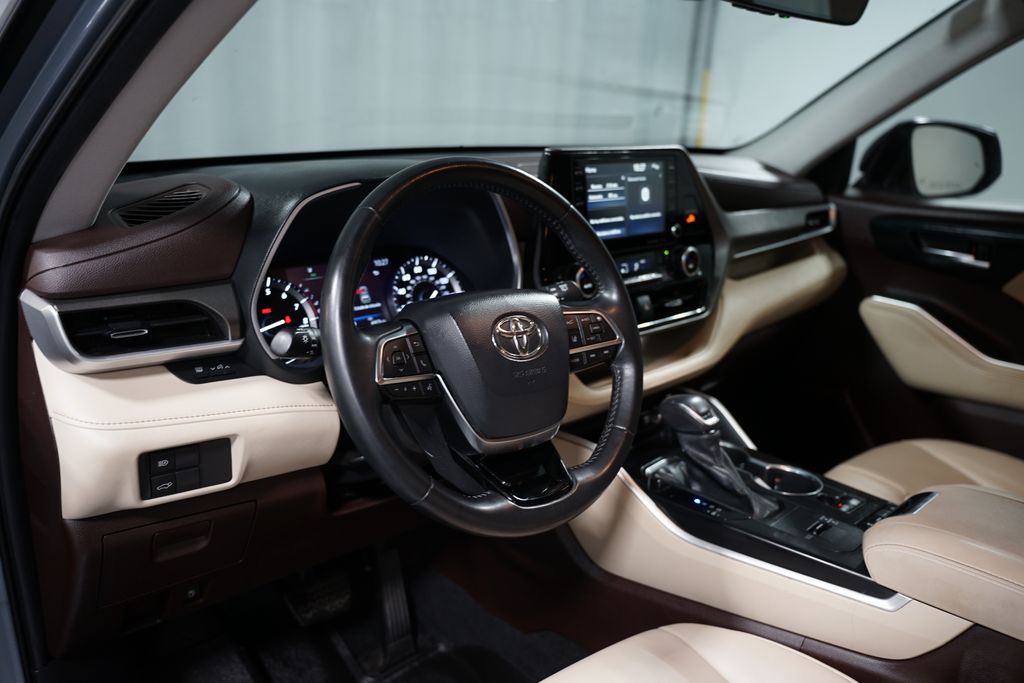 2021 Toyota Highlander XLE 7