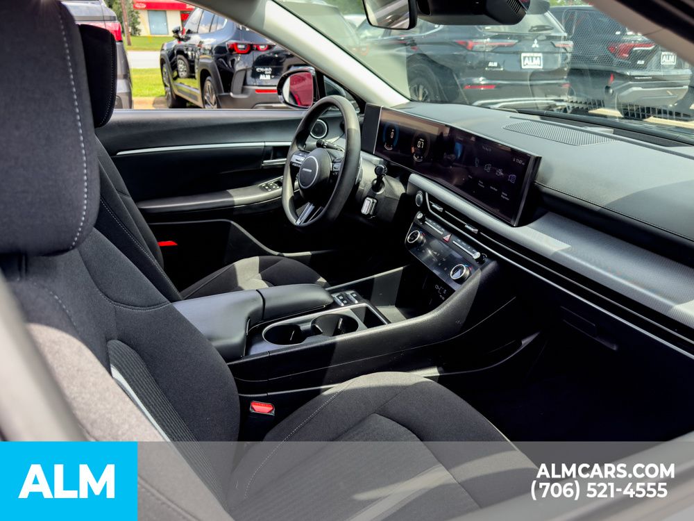 Used 2024 Black Hyundai SEL image 16
