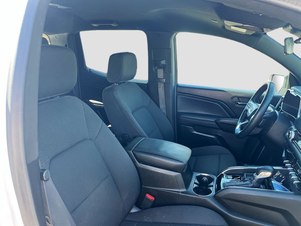 Used 2024 White GMC Elevation image 27
