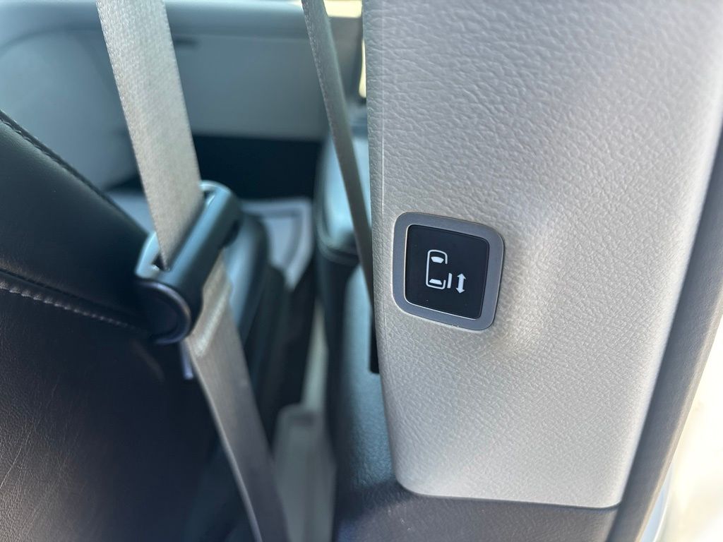 Used 2023 Chrysler Pacifica Van
