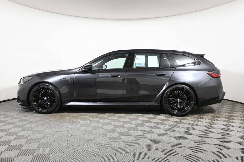 Thumbnail: 2025 BMW M5 - 2