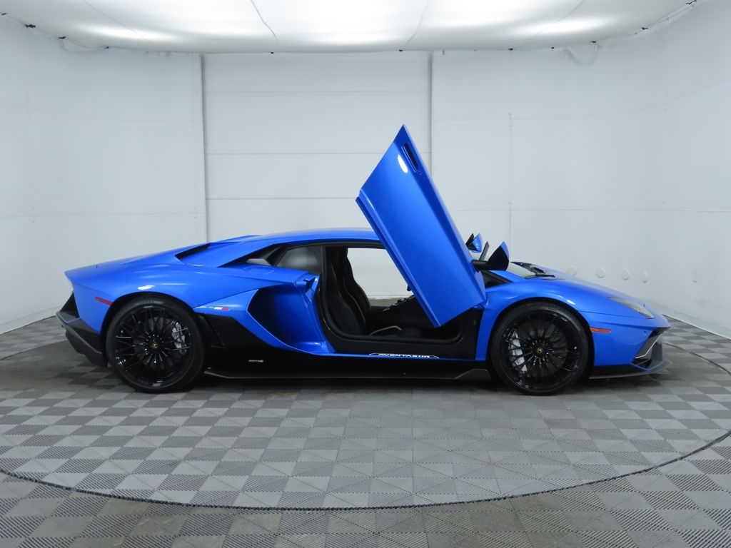 2022 Lamborghini Aventador  12